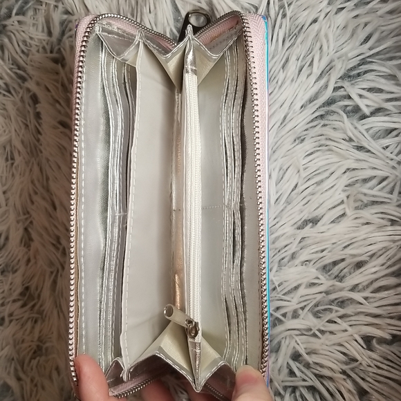 Holographic Wallet - Picture 10 of 15